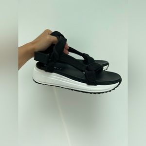 🖤ESPRIT BLACK STRAPPY SANDAL